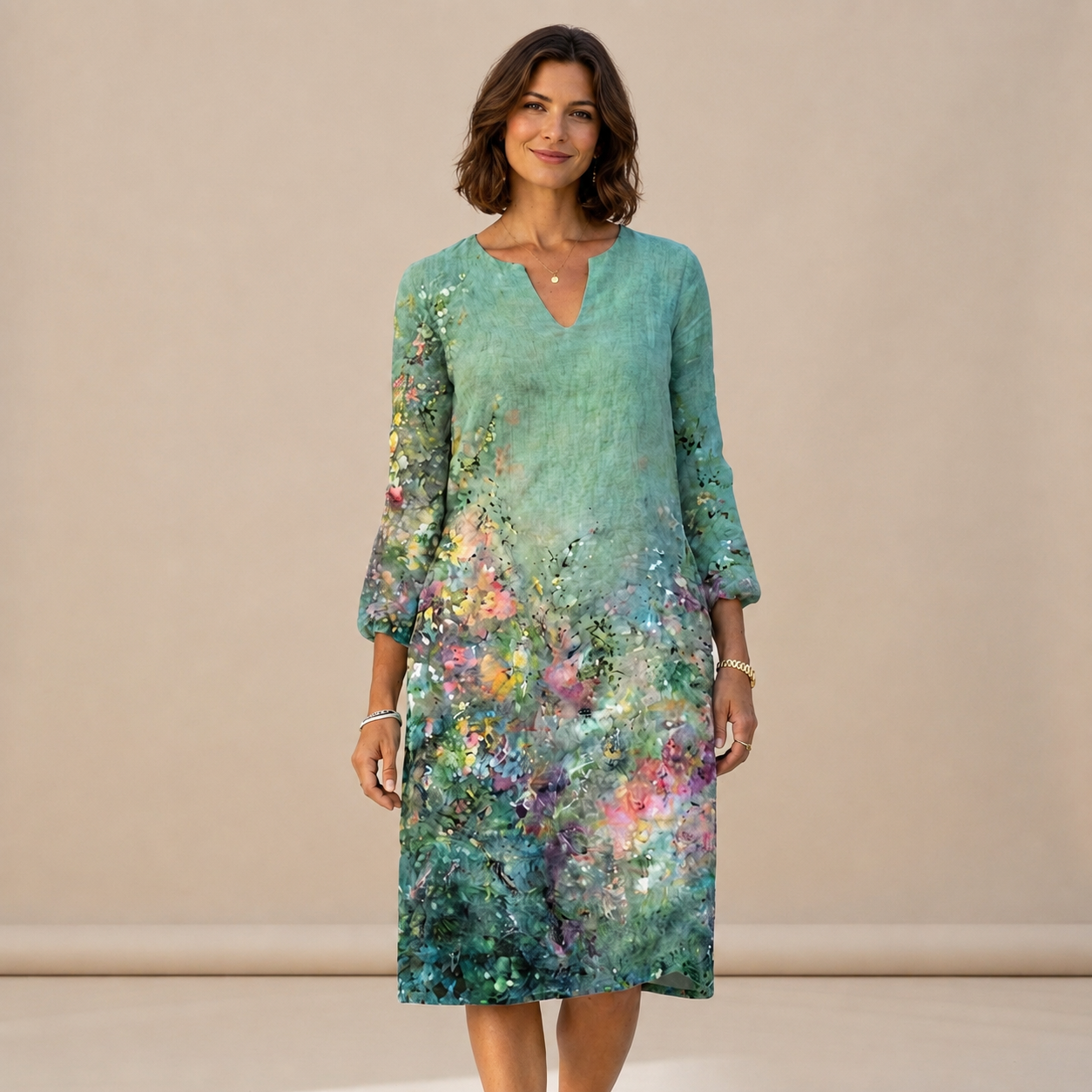 Ninna - Fashionable and Flowing V-Neck Dress