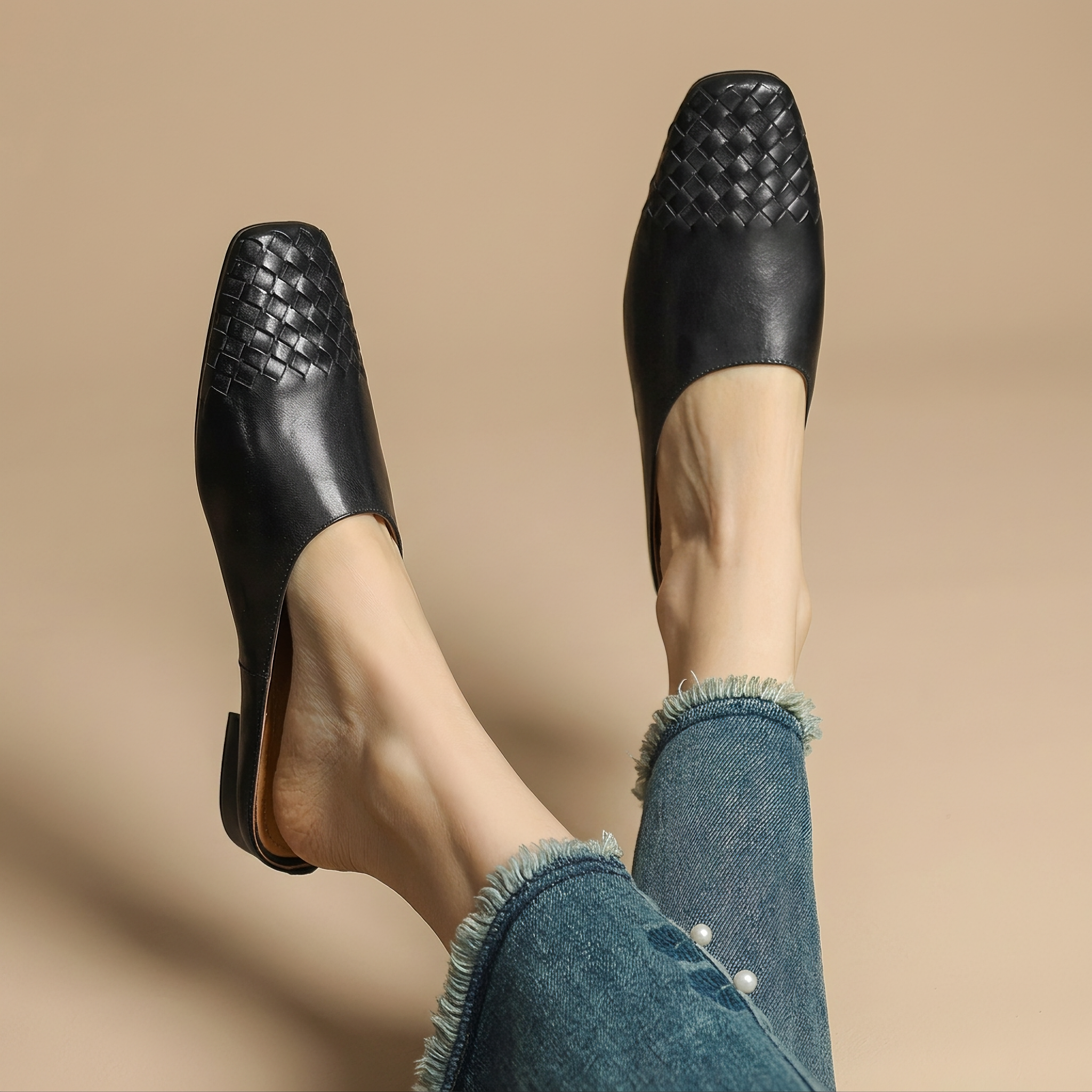 Nora - Stylish Closed-Toe Sandals with Textured Design