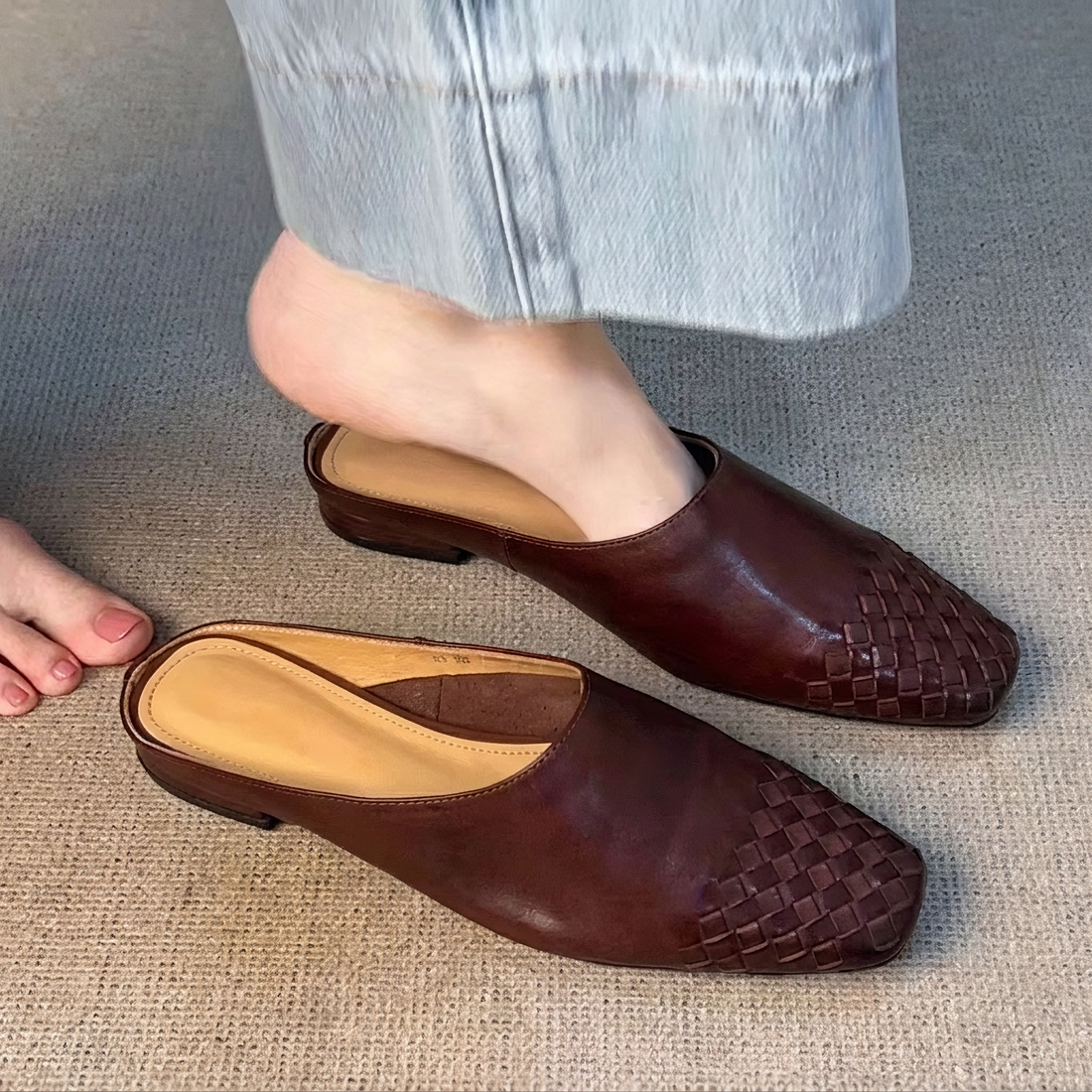 Nora - Stylish Closed-Toe Sandals with Textured Design