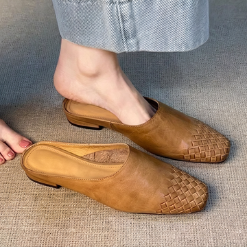 Nora - Stylish Closed-Toe Sandals with Textured Design