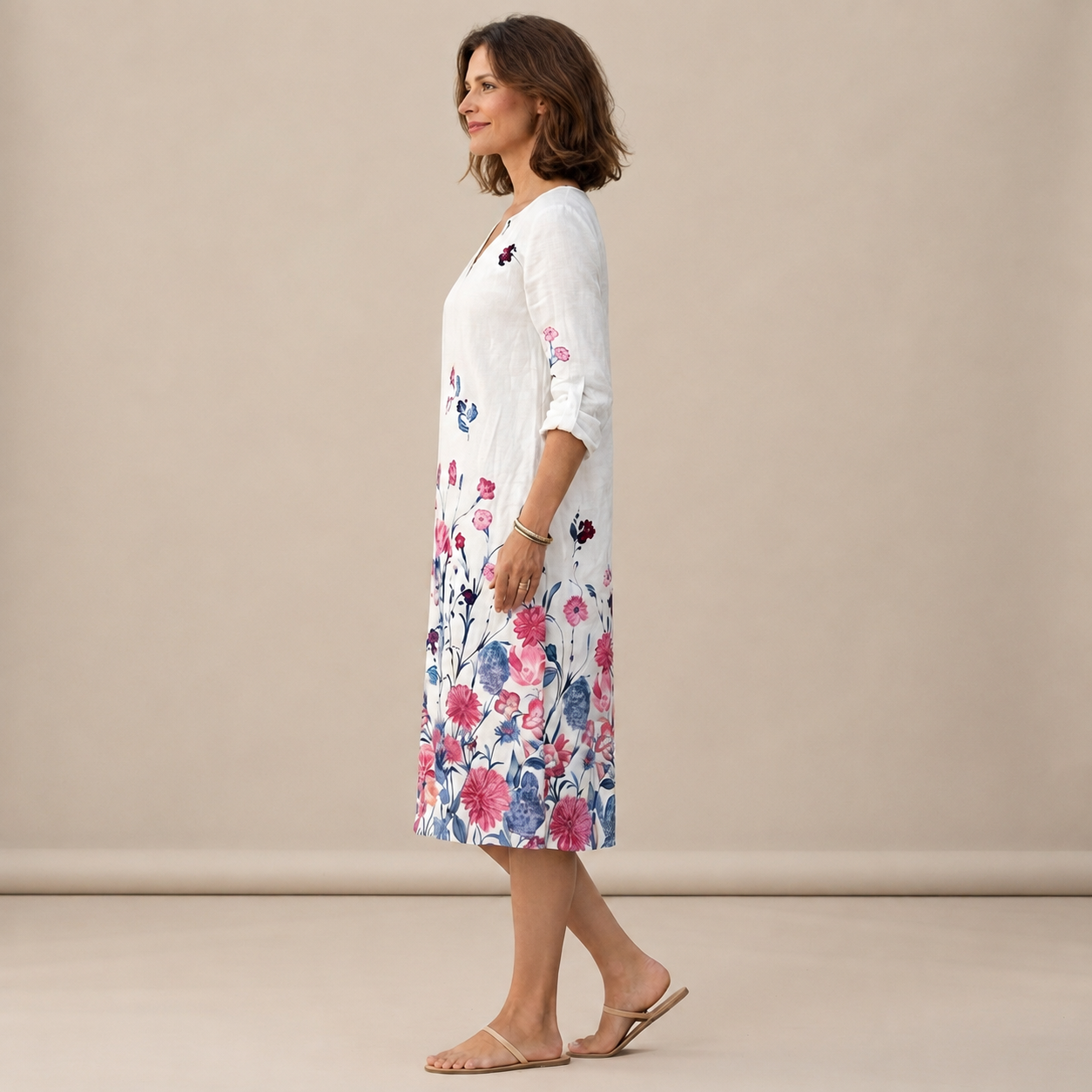 Ninna - Fashionable and Flowing V-Neck Dress