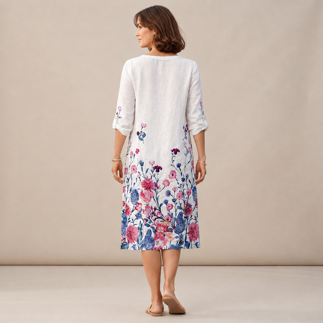 Ninna - Fashionable and Flowing V-Neck Dress